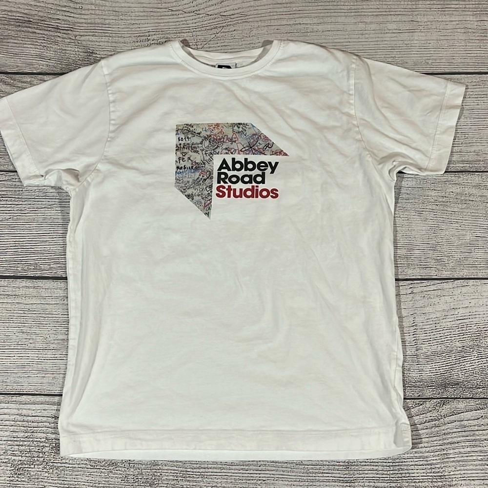 Abbey Road Studios Graphic T-shirt Size Medium
